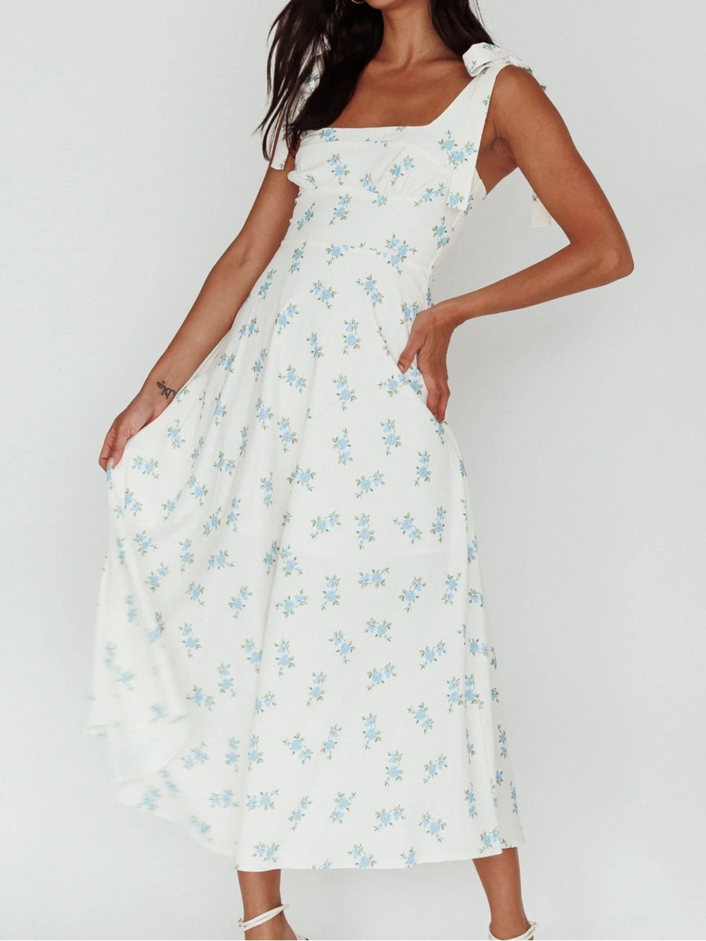 Mika & Gala / Selfie Leslie Mathilda Tied Shoulder Midi Dress Blue Floral